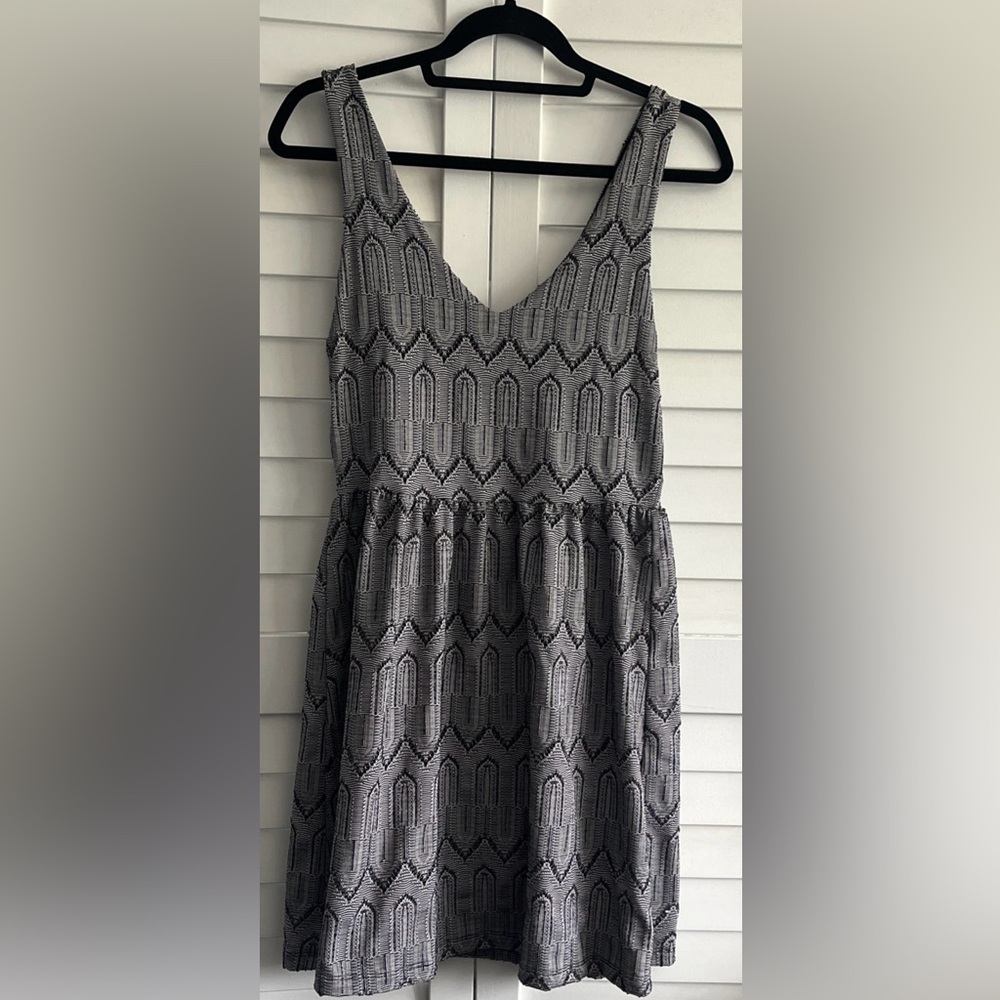 Women’s Dress Lucky Brand Sz Large Black White Sleeveless Fit Flare V Neck Sexy